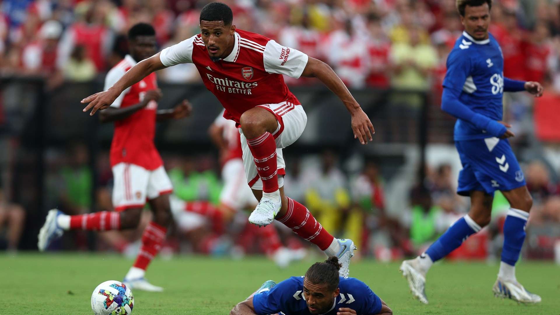 滑雪大跳台世界杯北京站：杨文龙、苏翊鸣晋级决赛.