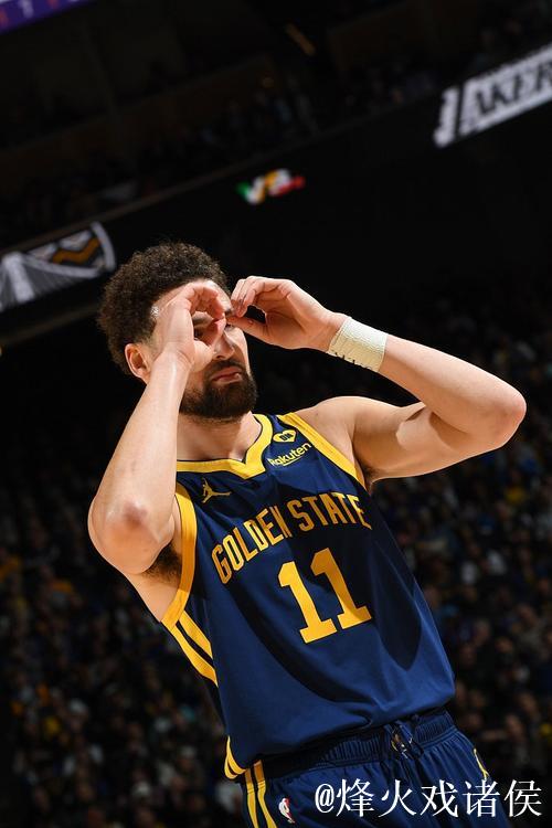 克莱-汤普森全场10中4,三分9中4得到12分2篮板1抢断 克莱-汤普森全场10中4,三分9中4得到12分2篮板1抢断